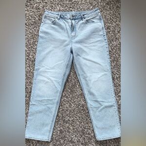 American Eagle Strigid Curvy Mom Jeans Light Wash – Size 12 Short